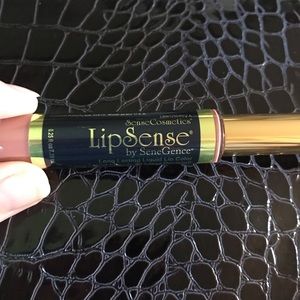 Girlfriend lipsense